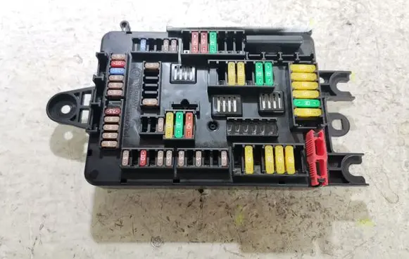 BMW M4 F82 F83 Fuse module 10688710