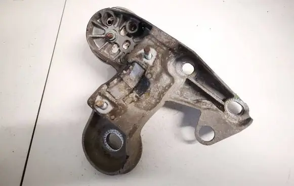 Engine mount bracket