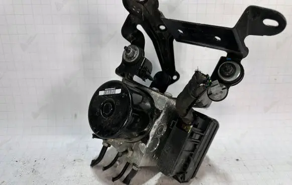 Volvo V70 ABS Pump 31329139
