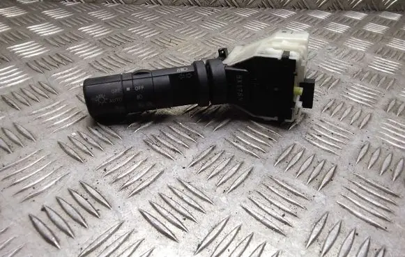 Nissan Qashqai Indicator stalk 14425