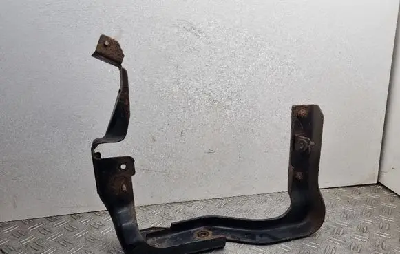 Mazda CX-7 Intercooler pipe mounting bracket 