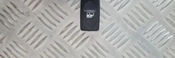 Land Rover Discovery Quarter vent window switch 