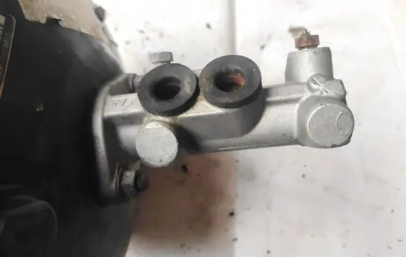 Renault Megane I Master brake cylinder 7700429696