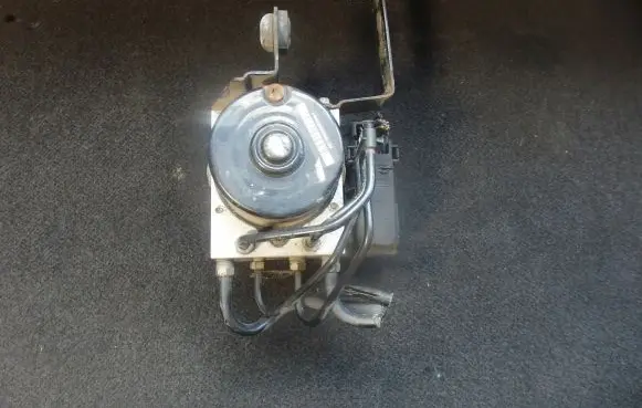 Ford Focus ABS Pump 3M512C405HB