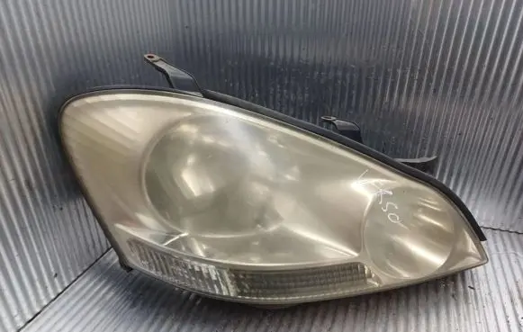 Toyota Avensis Verso Headlight/headlamp UPM60GF20 UPM66GF20