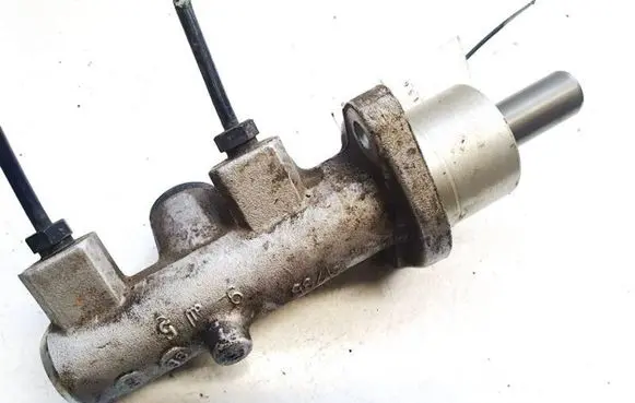 Audi A6 S6 C4 4A Master brake cylinder 1735