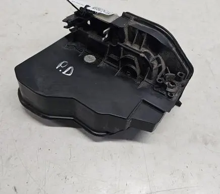 BMW 5 E60 E61 Front door lock 7167072
