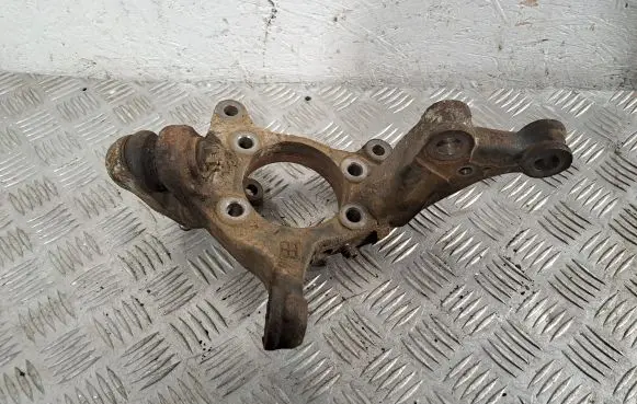 Toyota Avensis T270 Front wheel hub spindle knuckle 4321105090