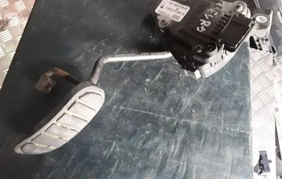Renault Espace III Accelerator pedal position sensor 6025315453
