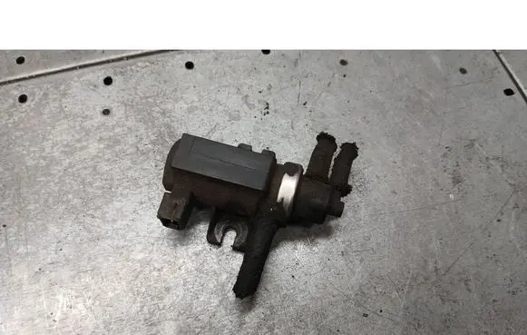 Audi A4 S4 B5 8D Vacuum valve 1H0906627