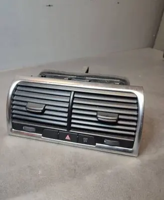 Audi Q7 4L Dash center air vent grill 4L0820951