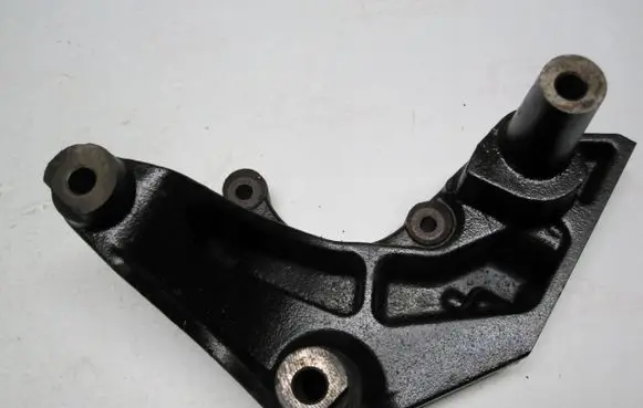 Jeep Patriot Engine mounting bracket 05105588AD