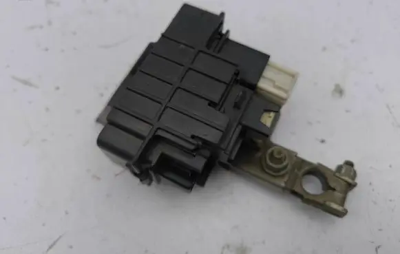 Toyota Prius (XW20) Battery relay fuse 