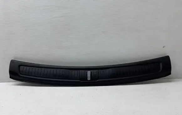 Trunk/boot sill cover protection