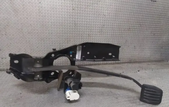 Ford Mondeo MK IV Brake pedal 7G9N7B633YB