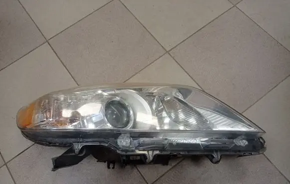 Toyota Sienna XL30 III Headlight/headlamp P8648 7357230400 12V55W