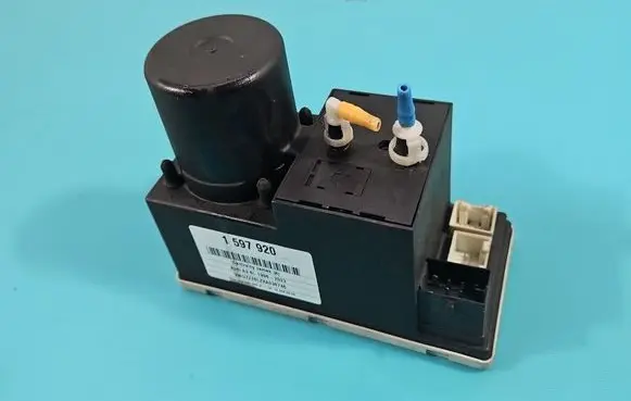 Audi A3 S3 8L Central locking vacuum pump 8D0862257C IMPRK1597920