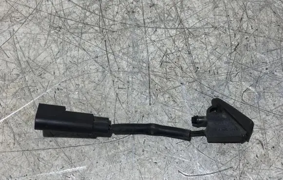 Ford Mondeo MK IV Windshield washer spray nozzle XS4117666A