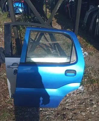 Suzuki Ignis Rear door