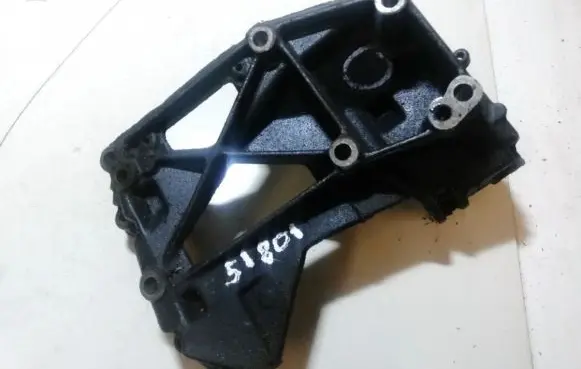 Peugeot 406 Engine mounting bracket