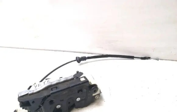 Skoda Yeti (5L) Front door lock 5K2837015B