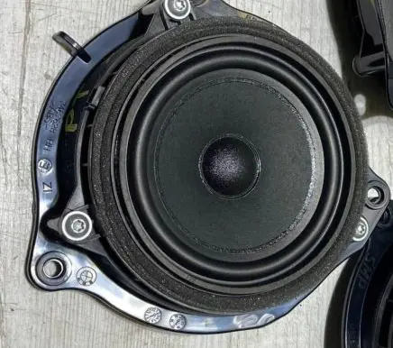 Front door high frequency speaker