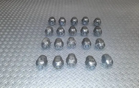 Nissan X-Trail T30 Nuts/bolts 