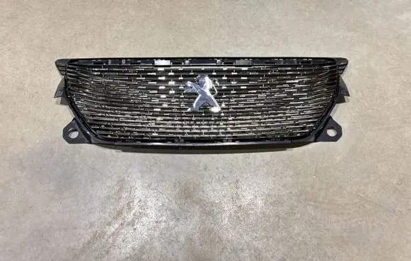 Peugeot 2008 II Front bumper upper radiator grill 172XX82107
