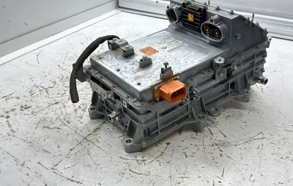 Voltage converter inverter