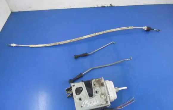 Audi A4 S4 B5 8D Front door lock 8D1837016F