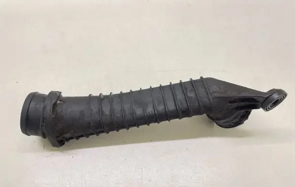 Volkswagen Golf III Intercooler hose/pipe 1T0145840G