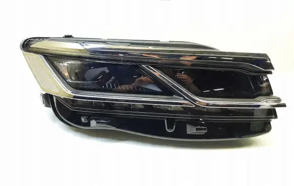 Volkswagen Touareg III Headlight/headlamp 761941082