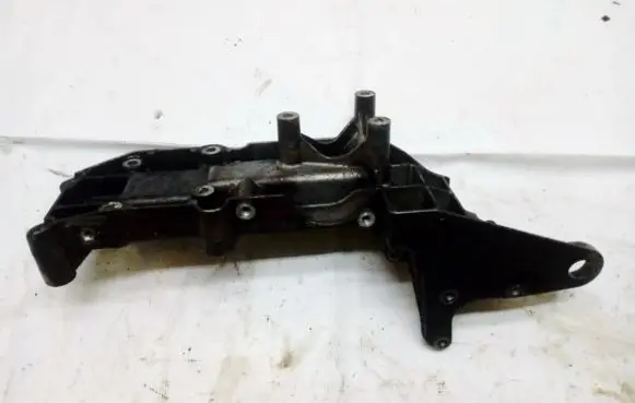 Volvo S60 Engine mounting bracket 8642196