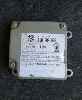 Volkswagen PASSAT B5 Airbag control unit/module 1J0909607