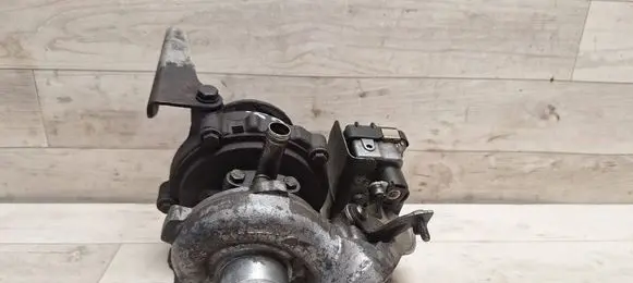 BMW 1 E81 E87 Turbo 7793865 BT1752V
