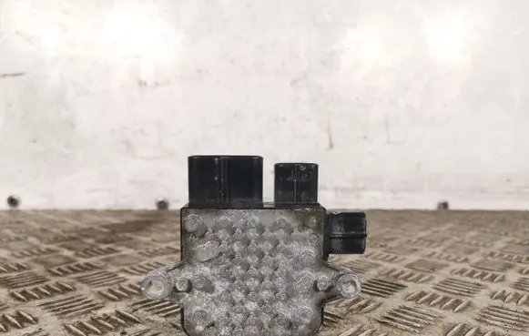 Nissan 370Z Coolant fan relay 21493B210B