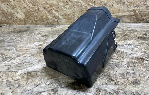 Nissan 350Z Fuse box cover 