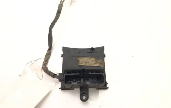 Opel Vectra C Fan control module 1379151