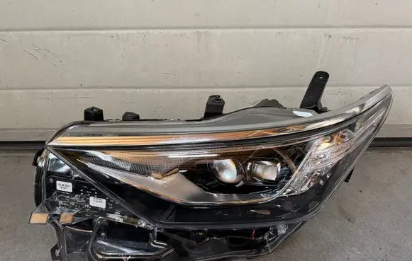 Toyota Auris E180 Headlight/headlamp 90078102