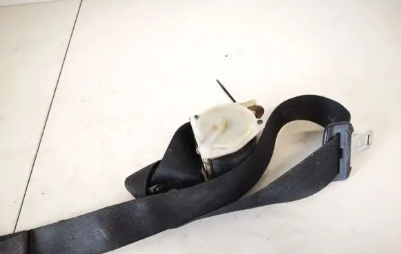 Opel Corsa B Front seatbelt 90387482