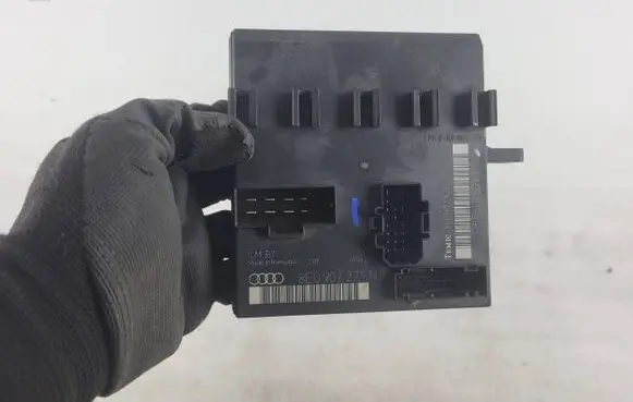 Audi A4 S4 B7 8E 8H Comfort/convenience module 8E0907279N