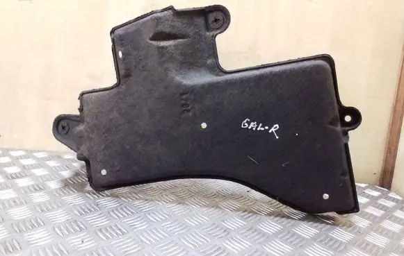 Toyota Avensis T270 Center/middle under tray cover 5762705010