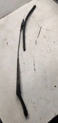 Skoda Octavia Mk2 (1Z) Front wiper blade arm 1Z1955410