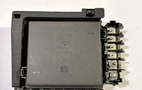 Chevrolet Camaro Fuse box set 84044723