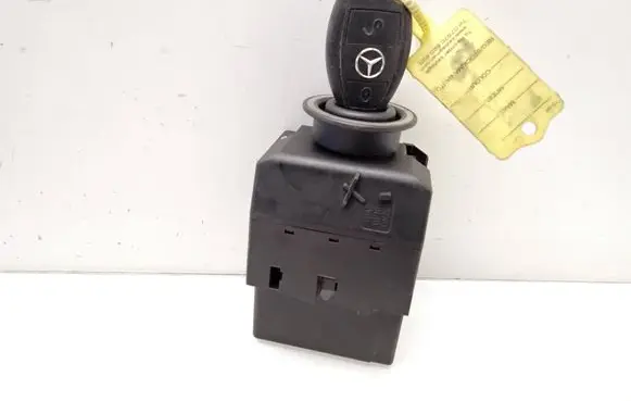 Mercedes-Benz C W203 Ignition lock 2035450508 33002105 33002106