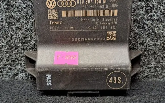 Audi A5 8T 8F Gateway control module 8T0907468M
