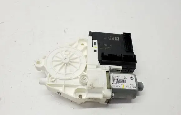 Volkswagen PASSAT B7 USA Front door window regulator motor 0130822229 561959701 3C0959793B