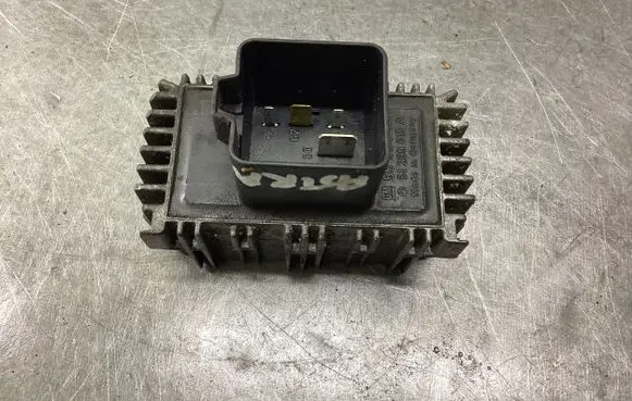 Opel Astra H Glow plug pre-heat relay 55354141 51299018A