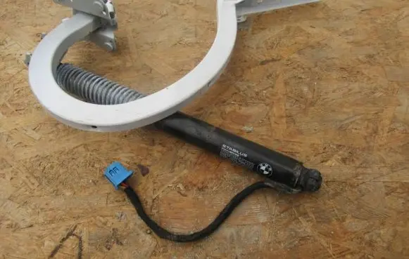BMW 7 G11 G12 Tailgate/trunk/boot hinge 7357116