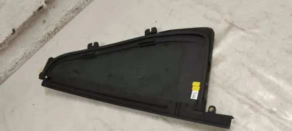 Volvo XC90 Rear vent window glass 31352995